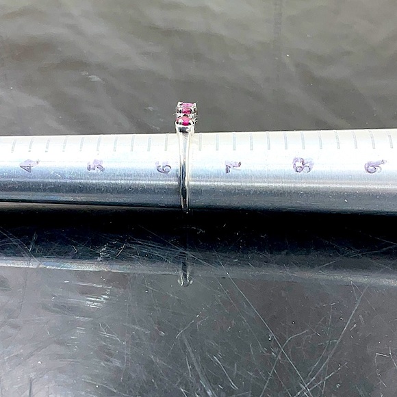 Sterling Silver Ring With Prong Set Natural Ruby Gemstones Size 6.25 - Picture 7 of 9